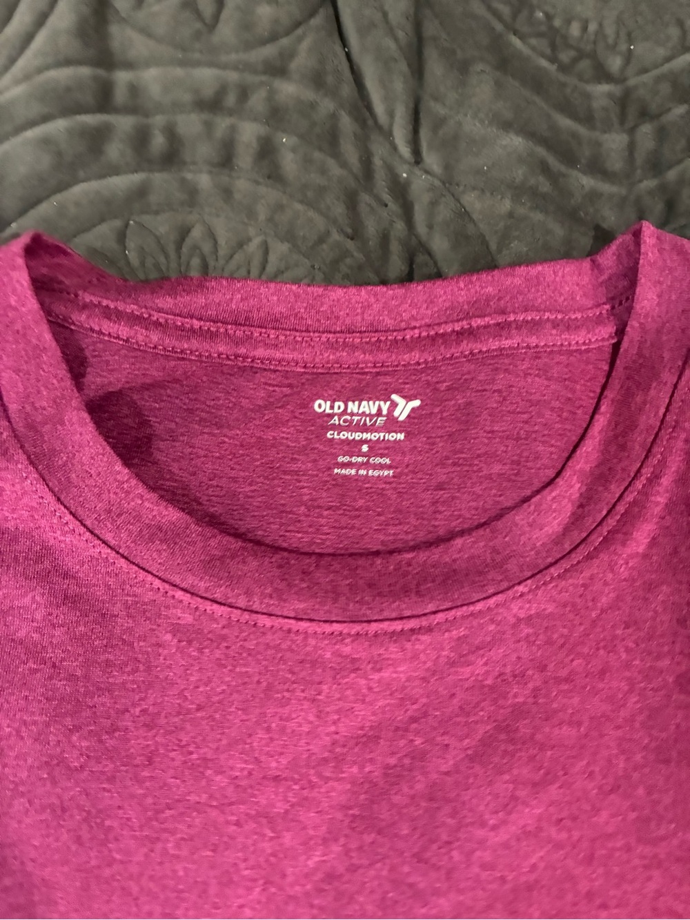 Old Navy women’s Active Heather Fuchsia Short Sleeve Crew